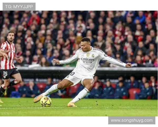 姆巴佩精彩过人引发冲突博伊罗愤怒推倒对手场面失控